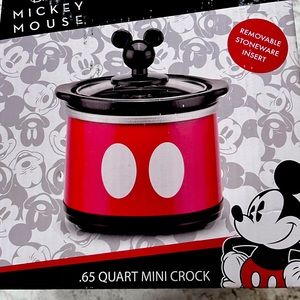 New in box Disney Mickey Mouse 20oz dip crockpot